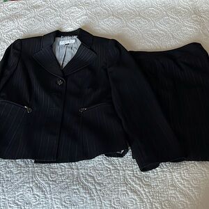 Tahari women’s black suit